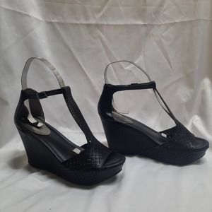Reaction Kenneth Cole New York Black laser cut Wedge heel T-strap sandal  9